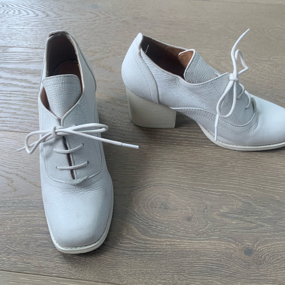 Anthropology white shoe